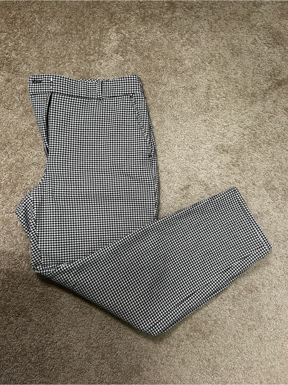 White House Black Market Black and White Houndstooth Cropped Pants